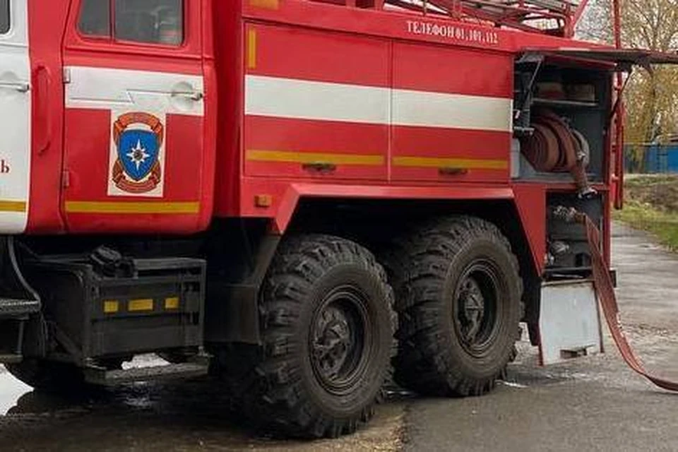Пожарные эвакуировали 20 человек из горящего дома на улице Неделина в Липецке