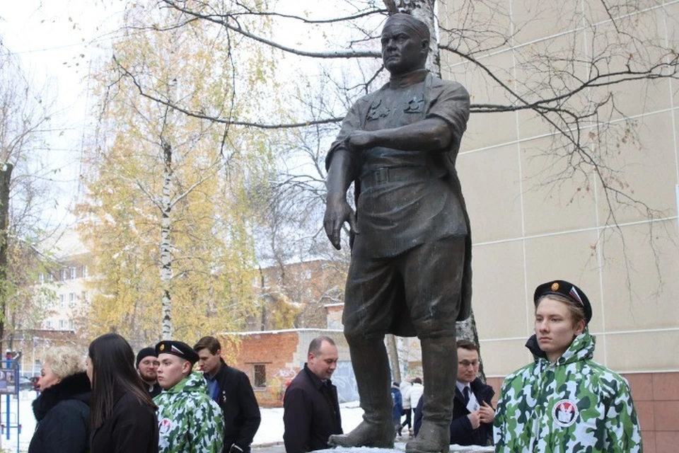Памятник первому ректору ИГМА. Фото: udmgossovet.ru