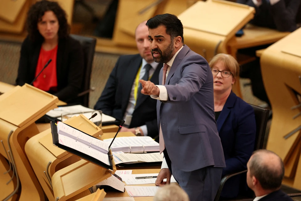 Выиграв в 38-летнем возрасте выборы, Хамза Юсаф стал первым мусульманином, занявшим в Шотландии столь высокий пост.