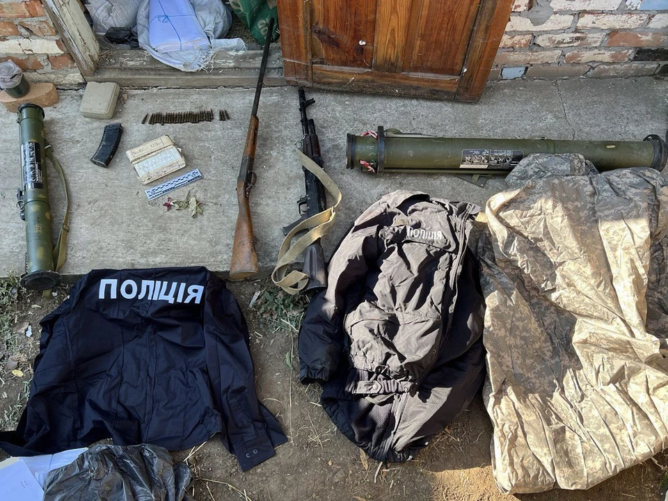 Оружие и боеприпасы нашли в доме в Мелитополе. Фото - телеграм-канал ГУ МВД России по Запорожской области