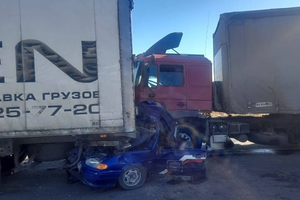 Из-за аварии на трассе М-4 «Дон» собрался затор. Фото: отдел пропаганды УГИБДД России по Ростовской области