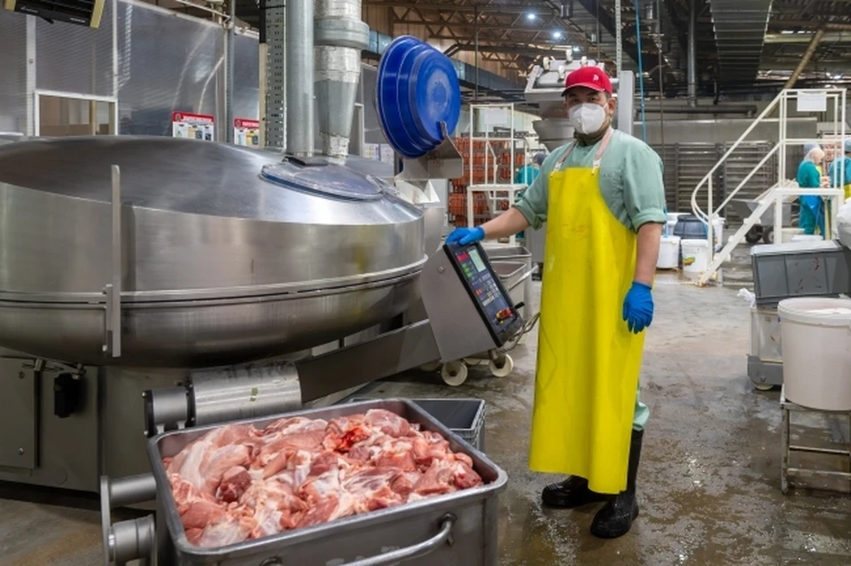 Татарстан в основном поставляет мясные и молочные продукты.