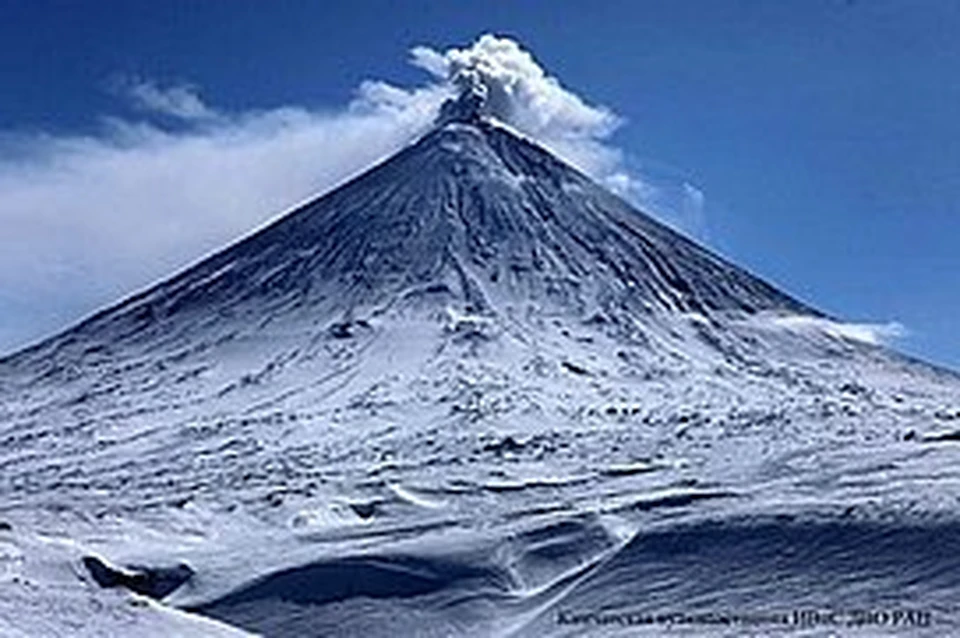 Мощное извержение продолжается уже две недели. Фото: Камчатское отделение ИВиС ДВО РАН