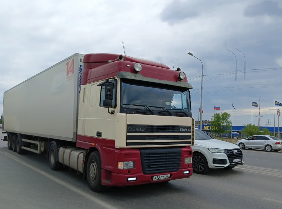 Фуры делают стоянку в неположенных местах