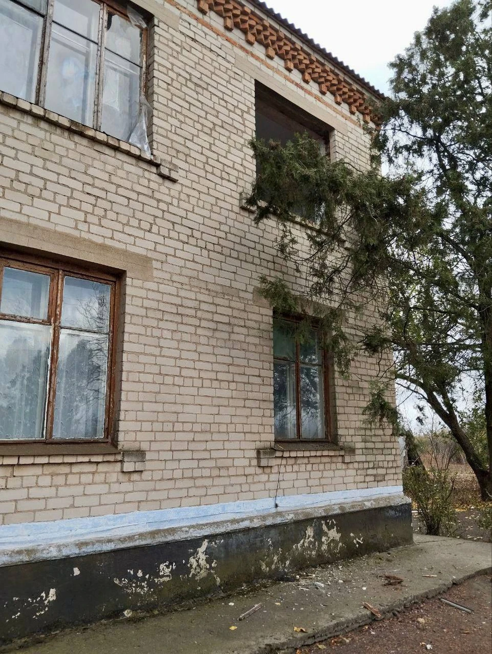 Окна уже начали менять на новые ФОТО: Минздрав Херсонской области