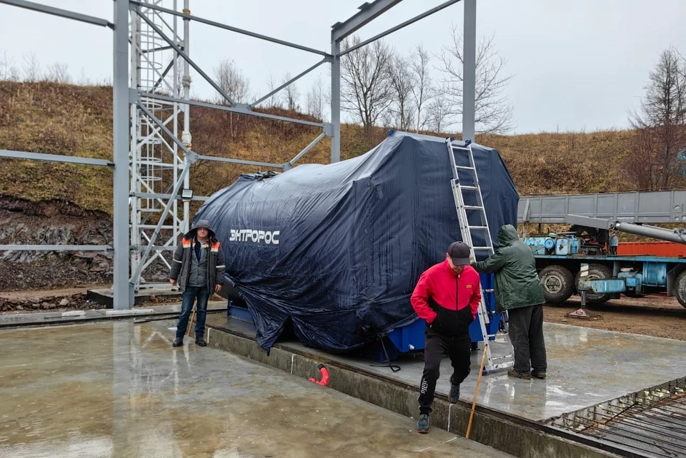 Новые газовые котлы устанавливают на блочно-модульной газовой котельной в Корсакове. Фото: правительство Сахалинской области