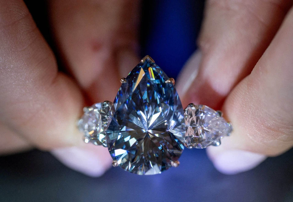 Крупнейший в истории торгов голубой бриллиант продан за 44 млн долларов