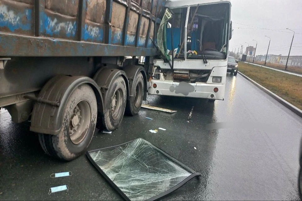 В ДТП попал автобус, перевозивший работников тольяттинского предприятия