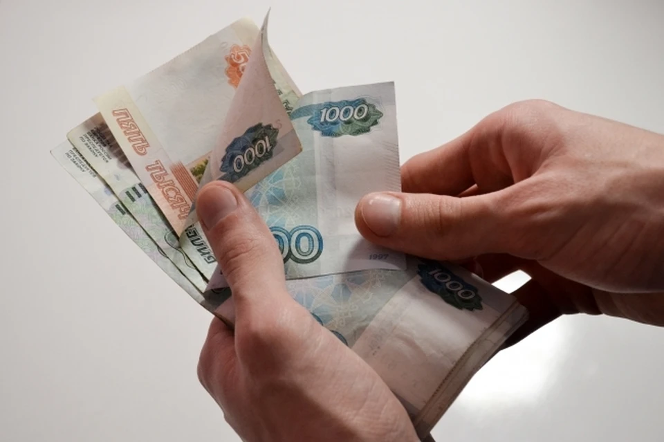 Новосибирец выплатил долг в 338 тысяч после того, как судебные приставы арестовали его кредитки.