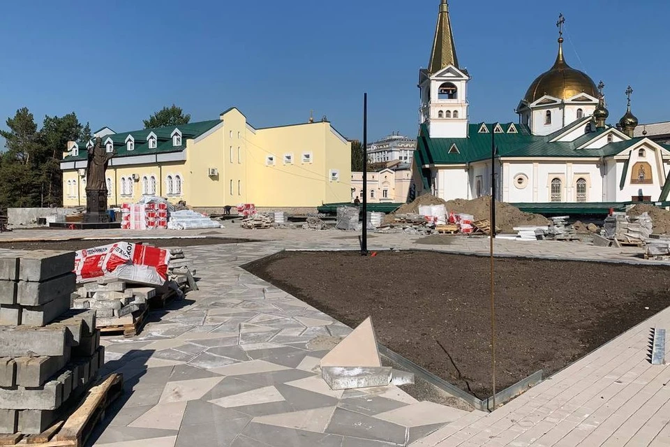 В Новосибирске завершилось благоустройство площади перед Нарымским сквером. Фото: Анна Терешкова