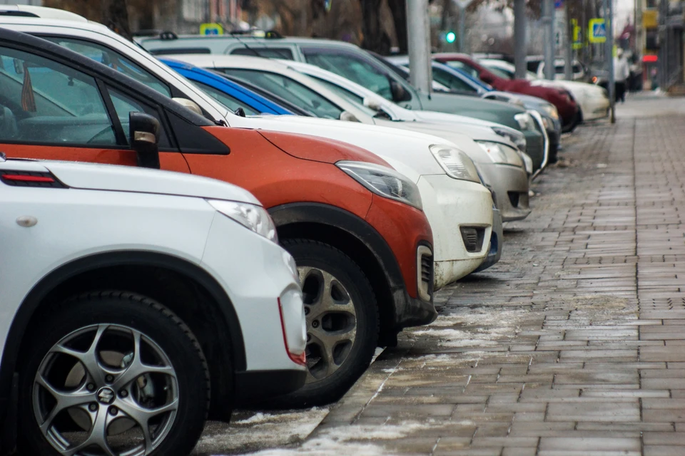 Владельцы пострадавших авто собираются искать нарушителя.