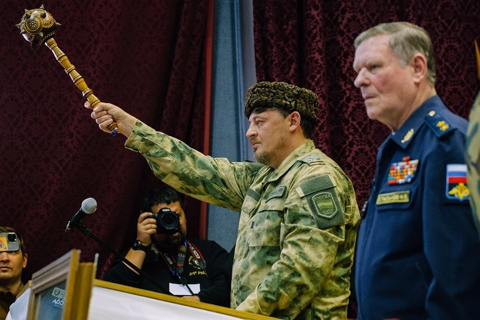 Верховный атаман Николай Дьяконов объявляет казачье войско в поход.