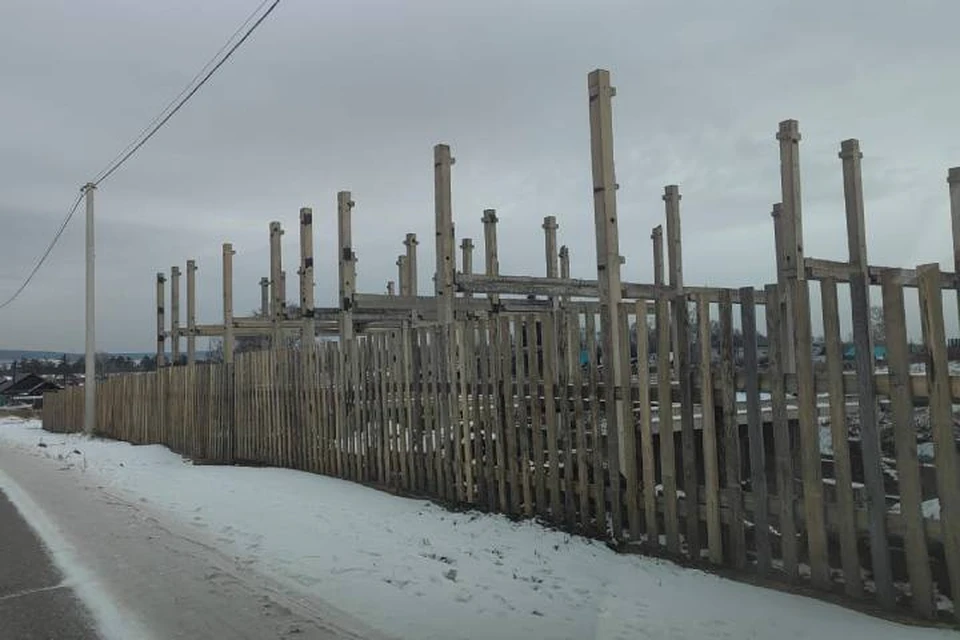 В Балаганском районе ограничили доступ к заброшенной постройке