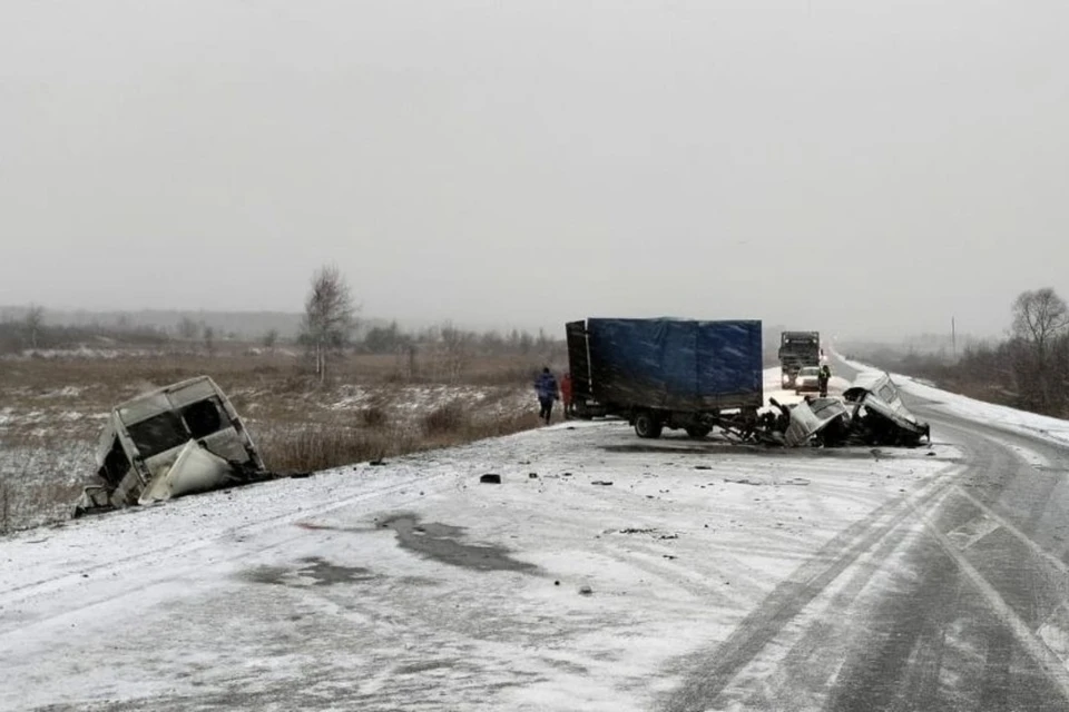 Авария произошла на 73-м километре «Чуйского тракта». Фото: СУ СК по Новосибирской области