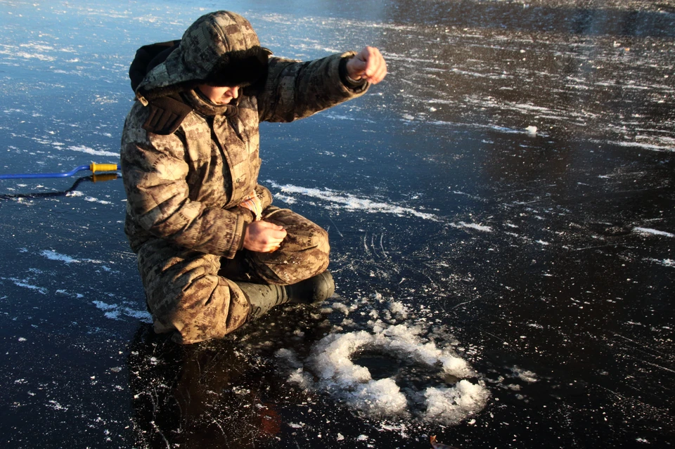 Лед на прудах и озерах еще опасно тонкий
