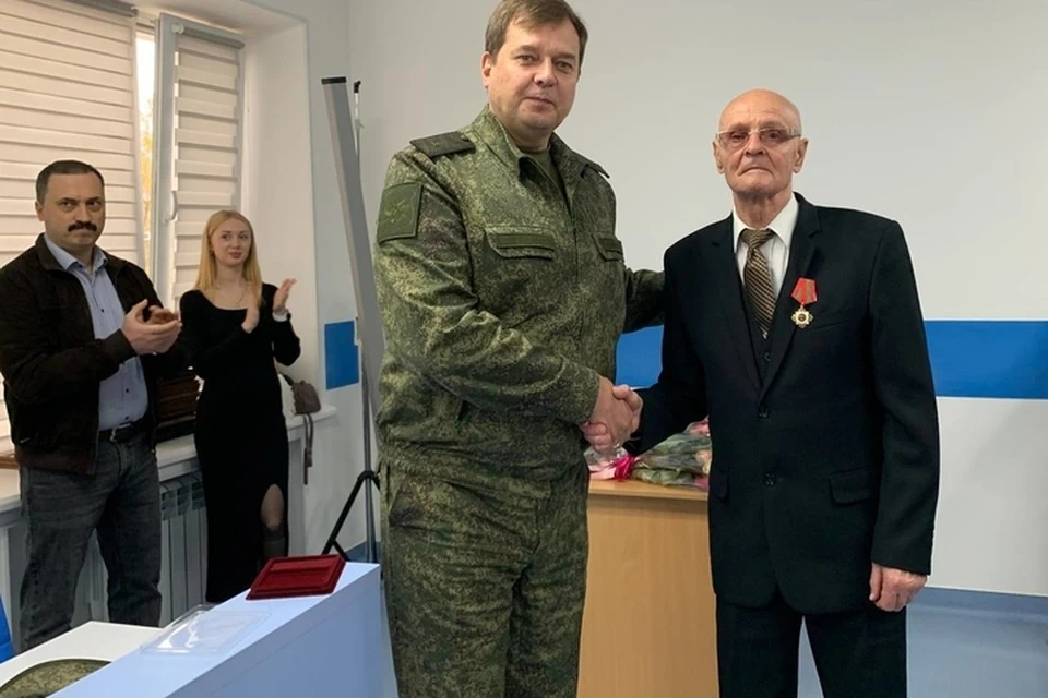 Заведующий Скельковской врачебной амбулаторией Юрий Абросимов получил высшую награду - орден "За заслуги перед Запорожской областью". ФОТО: Евгений Балицкий