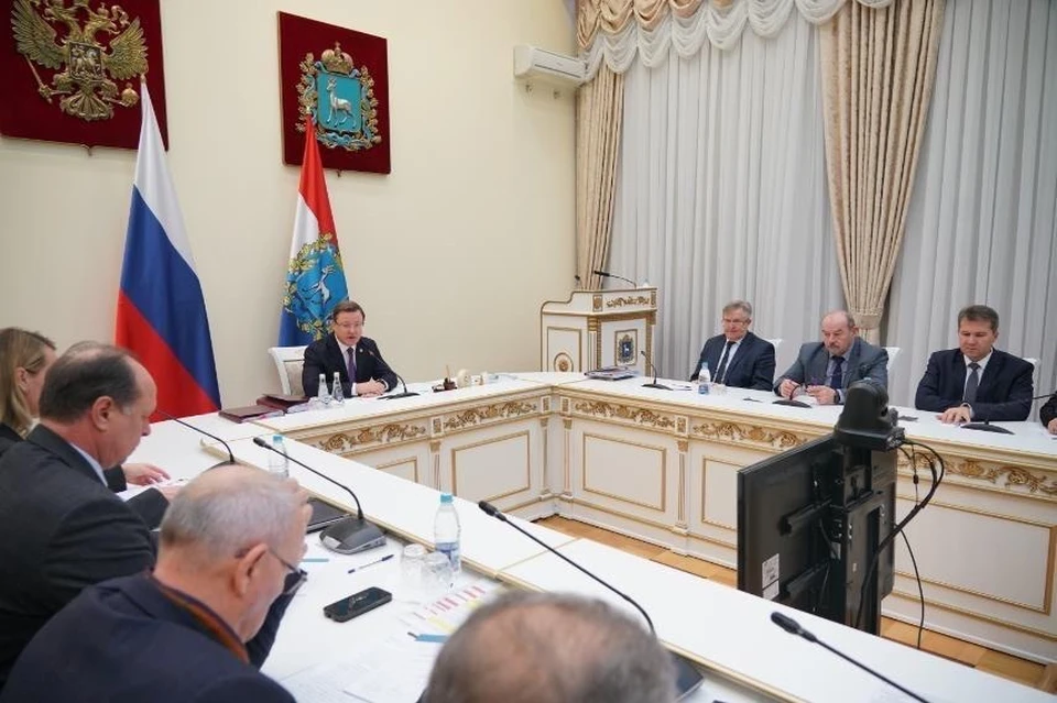 Дмитрий Азаров поручил министрам контролировать ход работ на объектах социальной и инженерной инфраструктуры