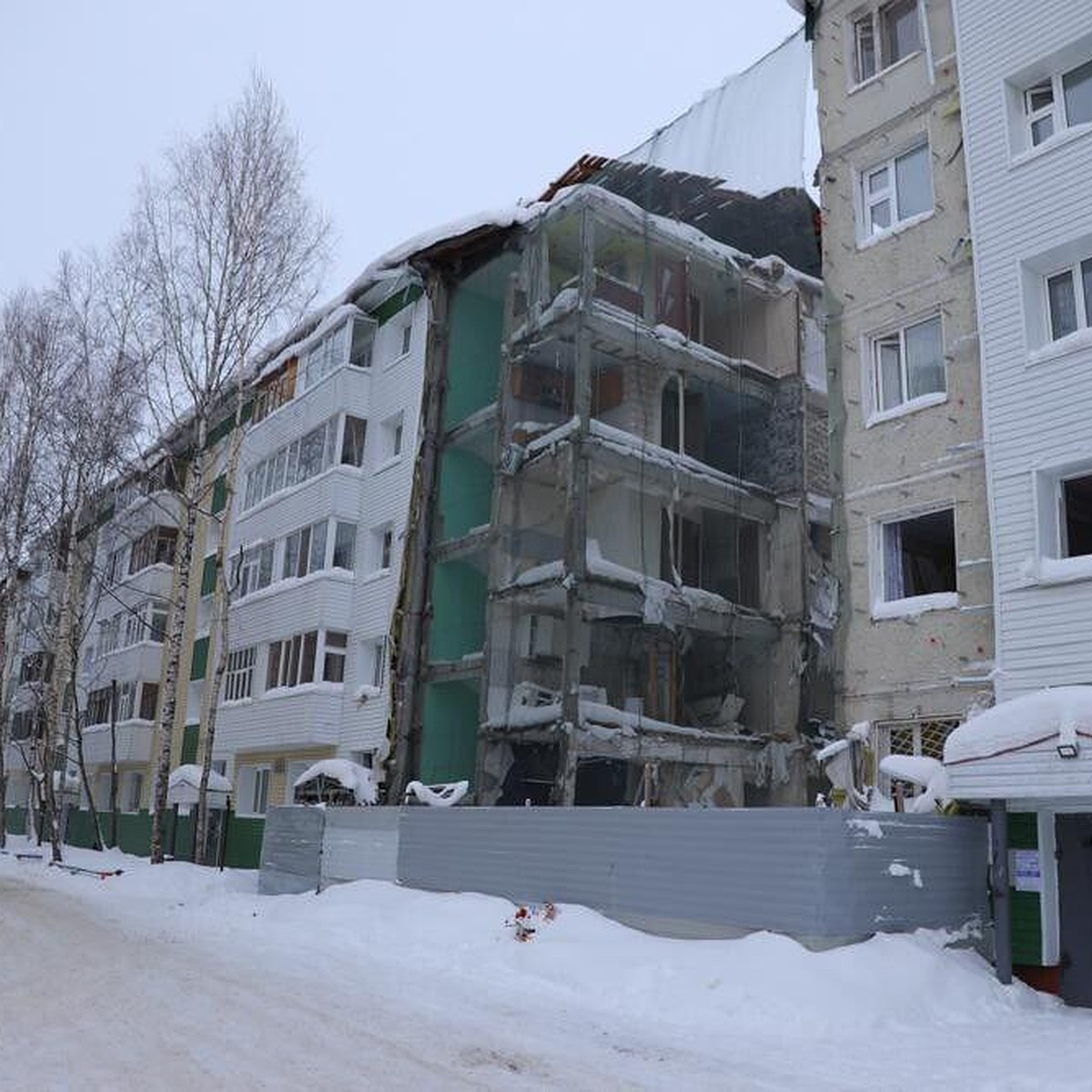 Аварийный дом, пострадавший от взрыва газа в Нижневартовске, снесут за  неделю - KP.RU