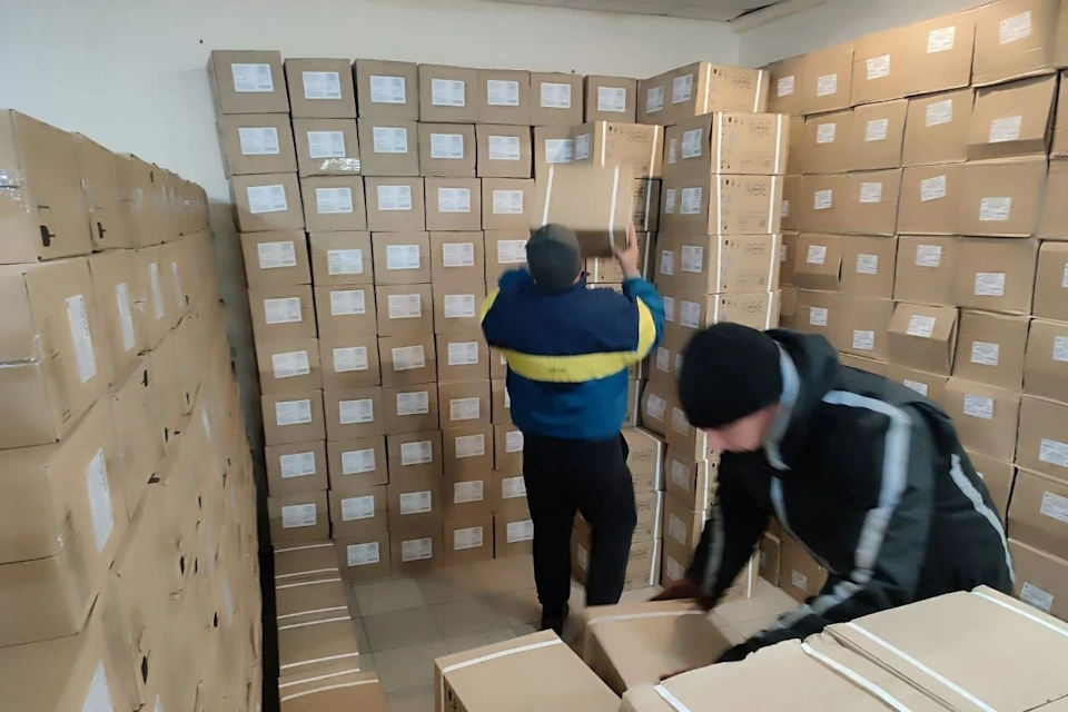 В Новую Каховку доставили 20 тонн консервов для жителей Фото: Новокаховская военно-гражданская администрация