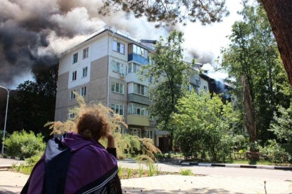 Осколками повреждены окна и крыша здания бани