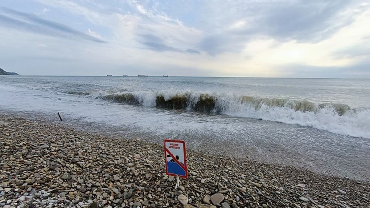 Нагонная волна Азовского моря грозит подтопить побережье Ейска - KP.RU