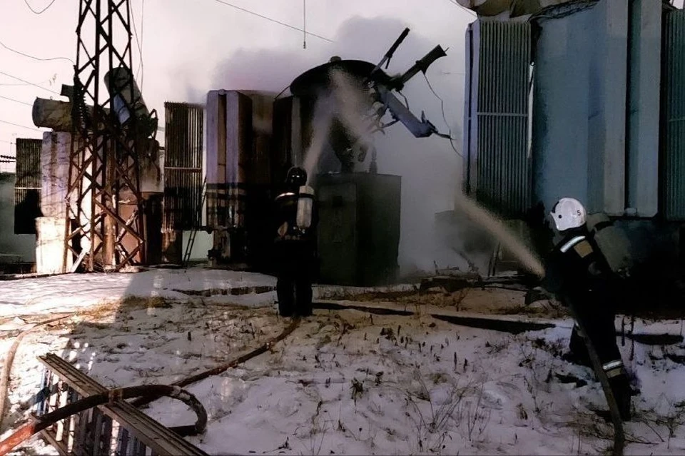 На ЧТЗ сгорел масляной трансформатор. Фото: ГУ МЧС по Челябинской области