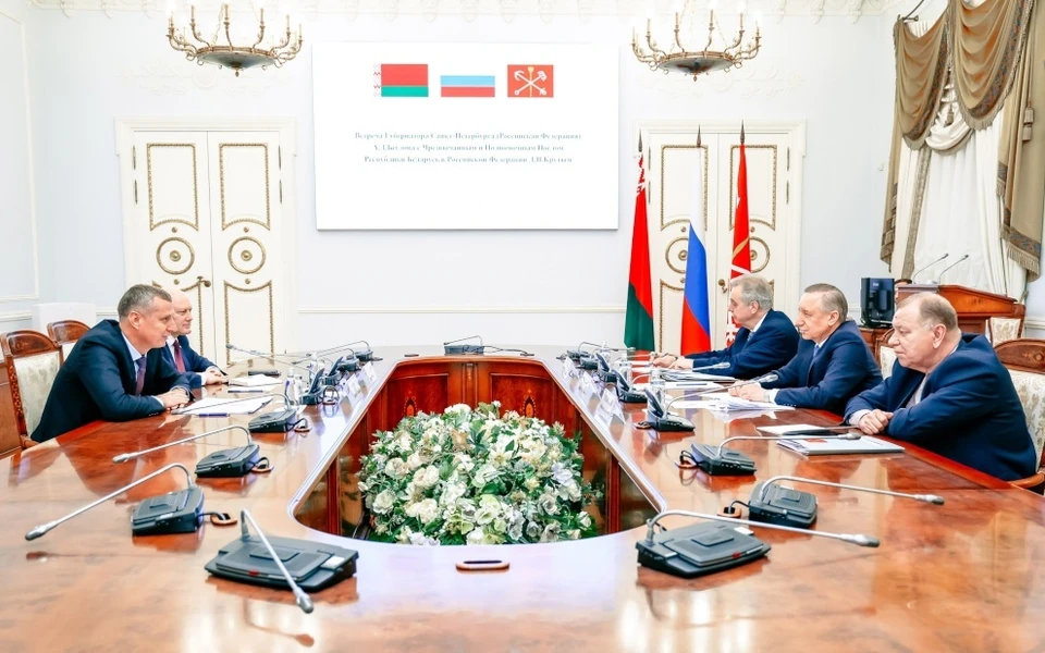 Встреча чиновников прошла в Смольном.