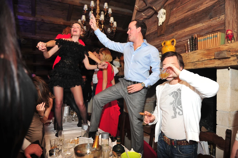 Волгоградцы собираются праздновать новогодний корпоратив в ресторане