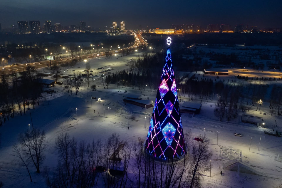 В Красноярске опубликовали список мест, где появятся новогодние елки
