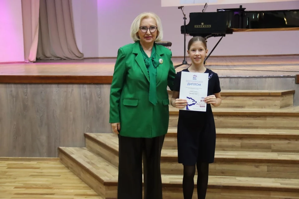 Глава муниципального образования, председатель Рязанской городской Думы Татьяна Панфилова вручила дипломы лауреатам.