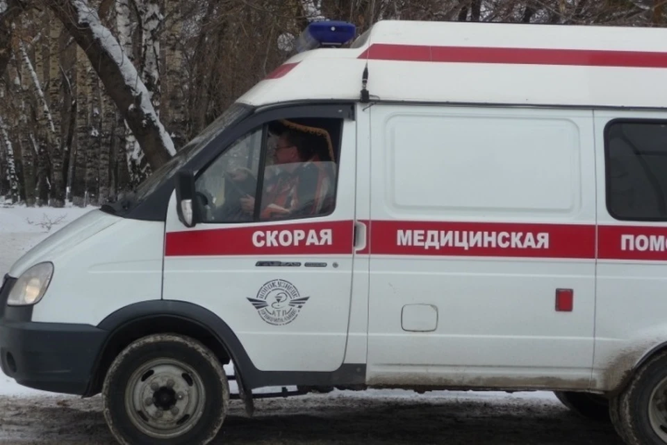 Сбитый ребенок скончался в машине скорой помощи.