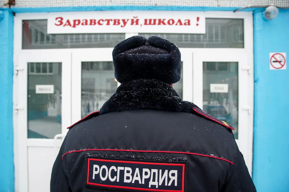 Росгвардейцы оперативно доставили найденного молодого человека в отдел полиции.