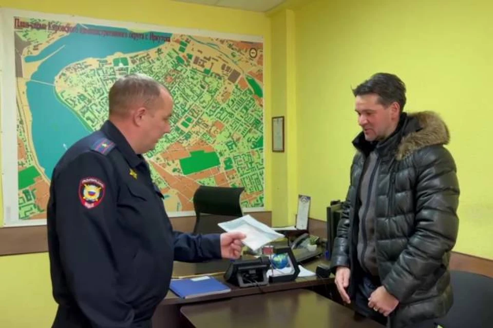 Жителю Иркутска вернули потерянные на остановке 150 тысяч рублей