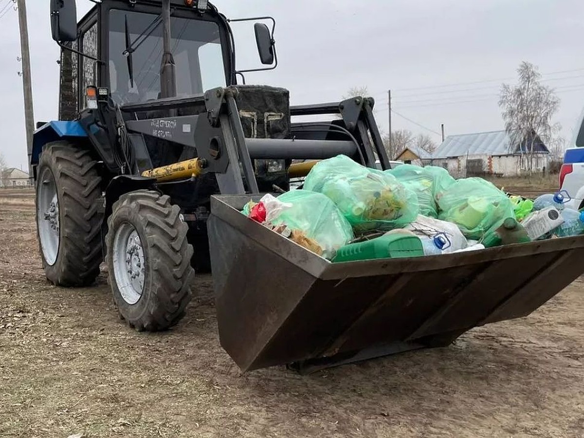 В Алтайском крае подросток на тракторе случайно убил ковшом 2-летнюю сестру  - KP.RU