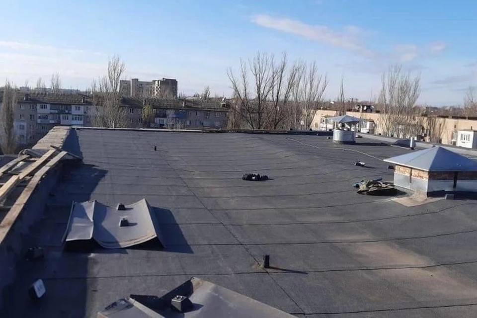 Шефы из Архангельской области восстановили кровлю в мелитопольской школе №15. ФОТО: администрация Мелитополя