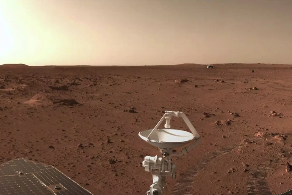 Вид с Чжужуна на поверхность Марса, под которой находятся многоугольники.