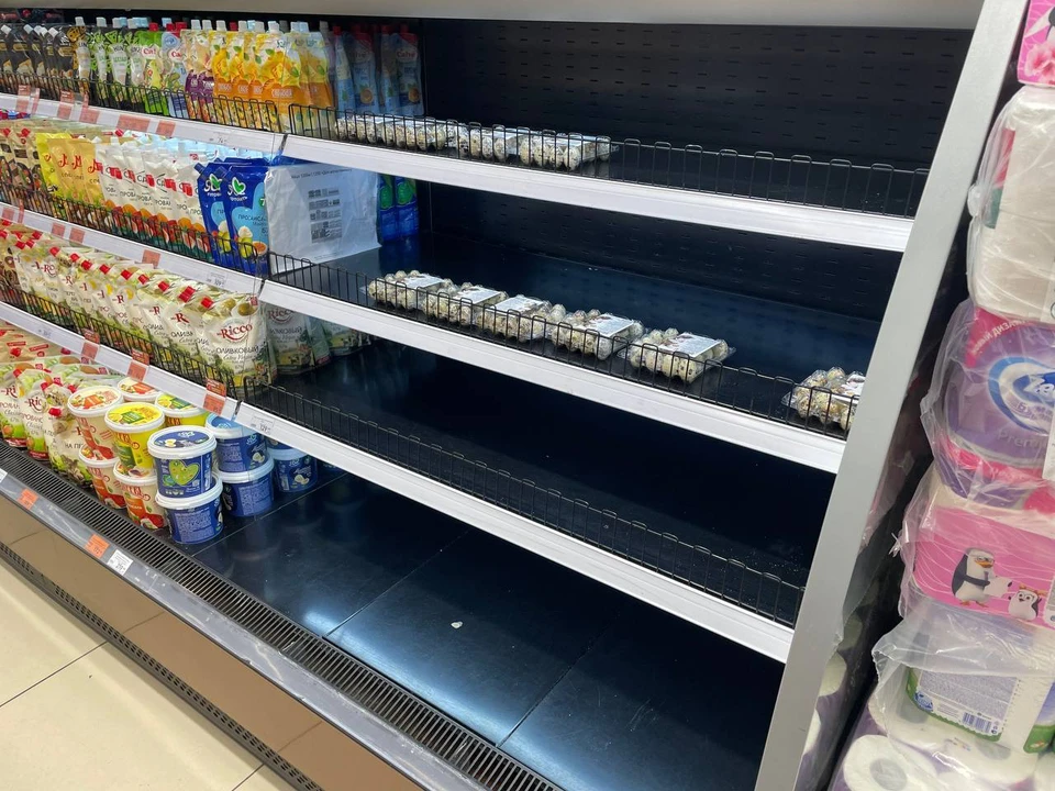 На этой неделе с полок магазинов начали исчезать куриные яйца.