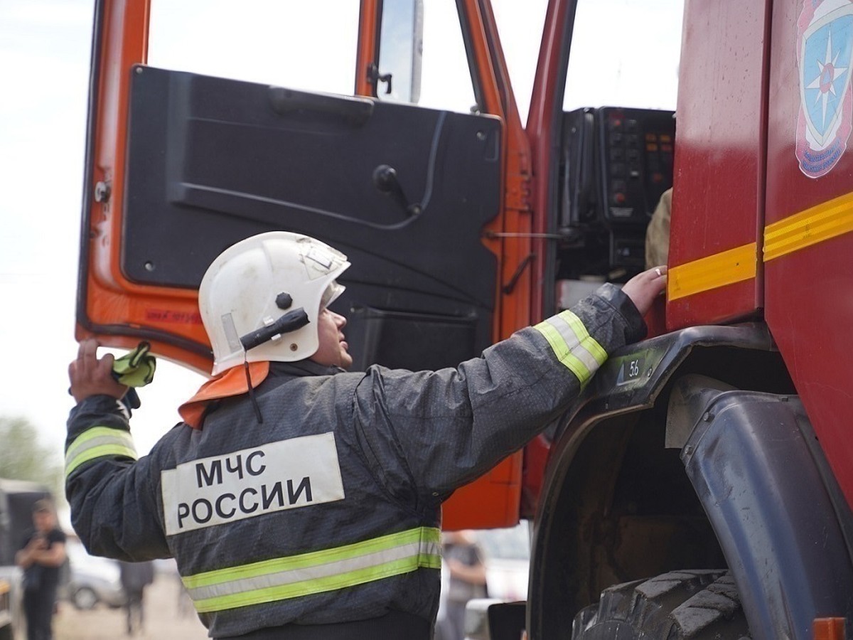 В Новосибирске на улице Советской загорелась заведенная машина - KP.RU