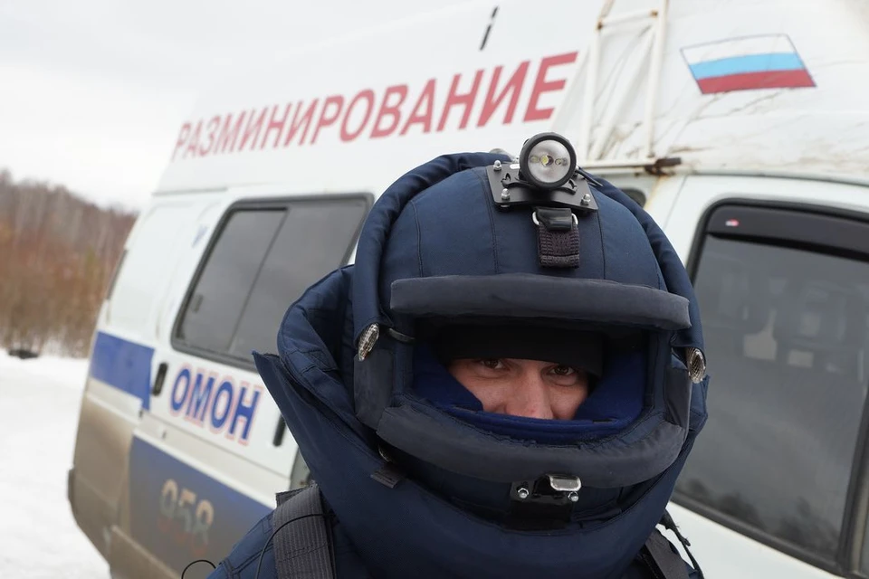 Самодельную бомбу нашли у военкомата на улице Шамшурина в Новосибирске.