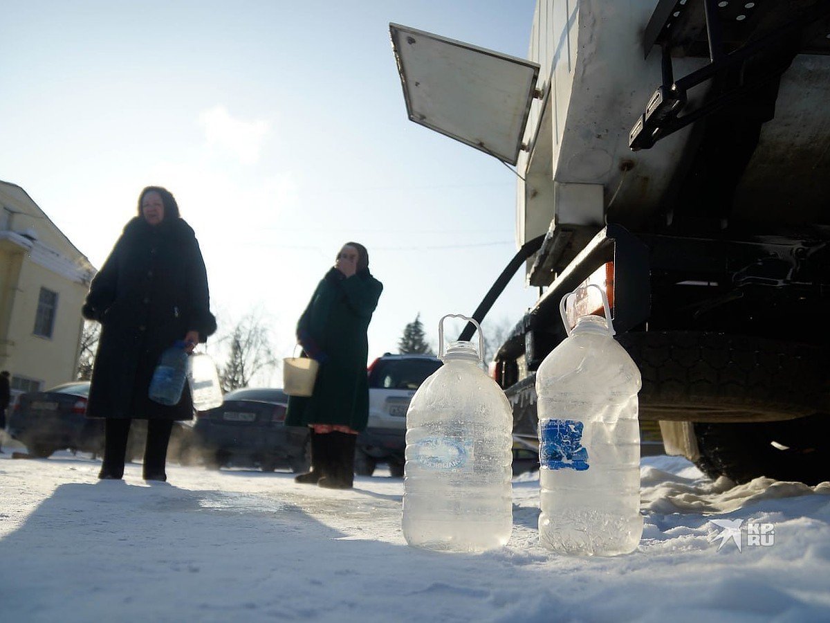 Чтобы добыть воду, топят снег: как Первоуральск пятые сутки выживает без  важнейшего ресурса - KP.RU