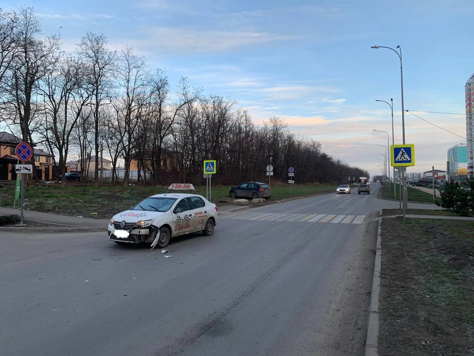 С травмами пешехода доставили в больницу. Фото: УГИБДД по Ростовской области