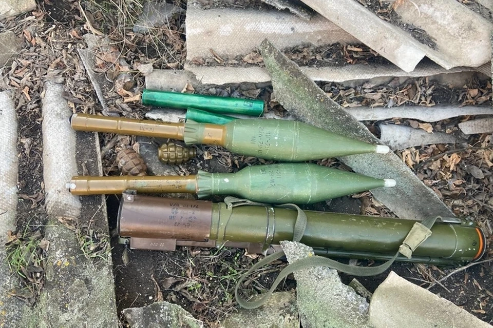 В Приазовском районе Запорожской области полицейские нашли гранатомет и боеприпасы. ФОТО: ГУ МВД России по Запрожской области