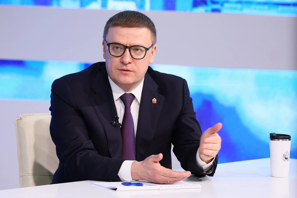 На прямой связи с жителями Алексей Текслер провел 3,5 часа. Фото: пресс-служба губернатора.