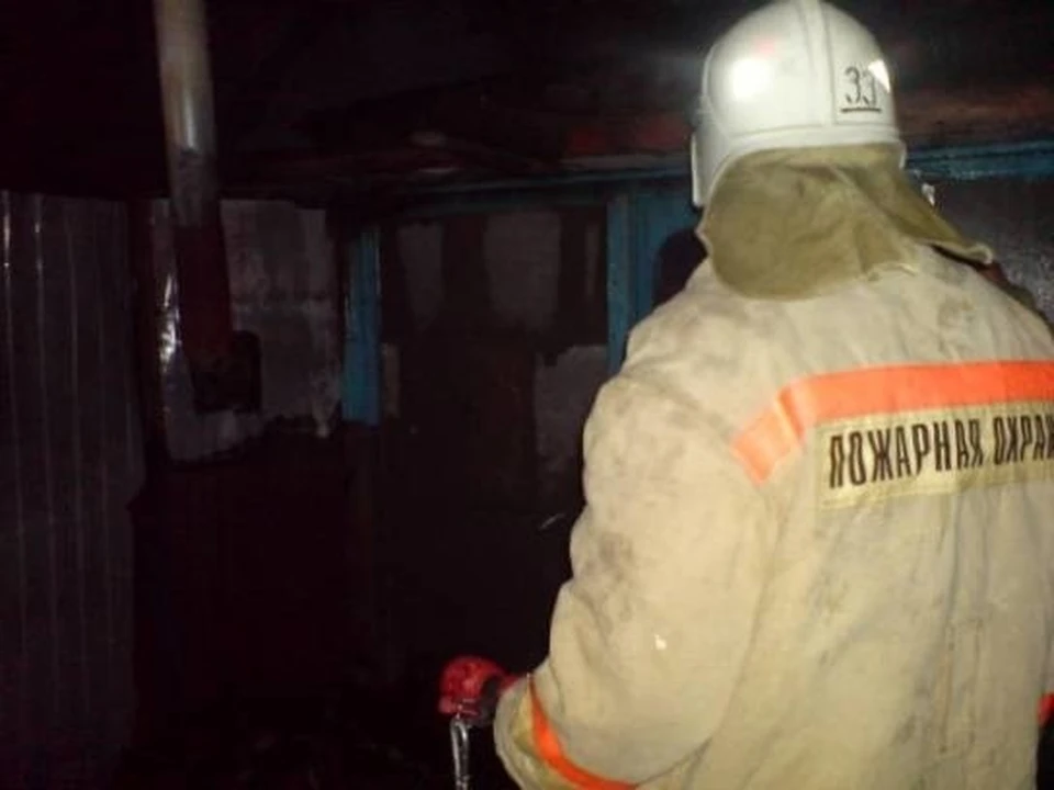 Поздним вечером 7 декабря лишились домов люди в двух селах Воронежской области.