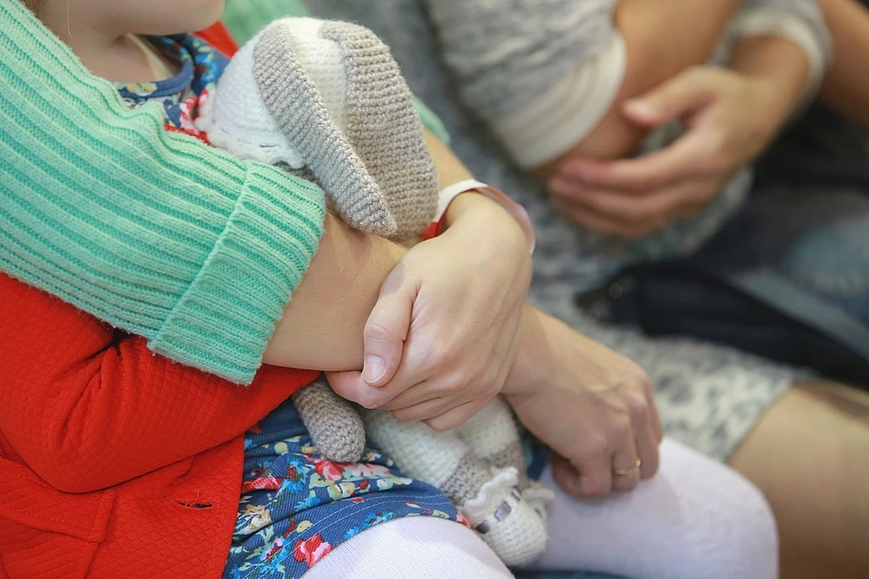 После гибели отца на СВО дочка перестала нормально есть. Помогли психологи Красного Креста.