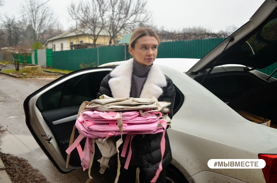 Команда молодежки и «Молодой Гвардии Единой России» совместно со студотрядами посетила детей-инвалидов. Фото: Донецкий штаб #МЫВМЕСТЕ