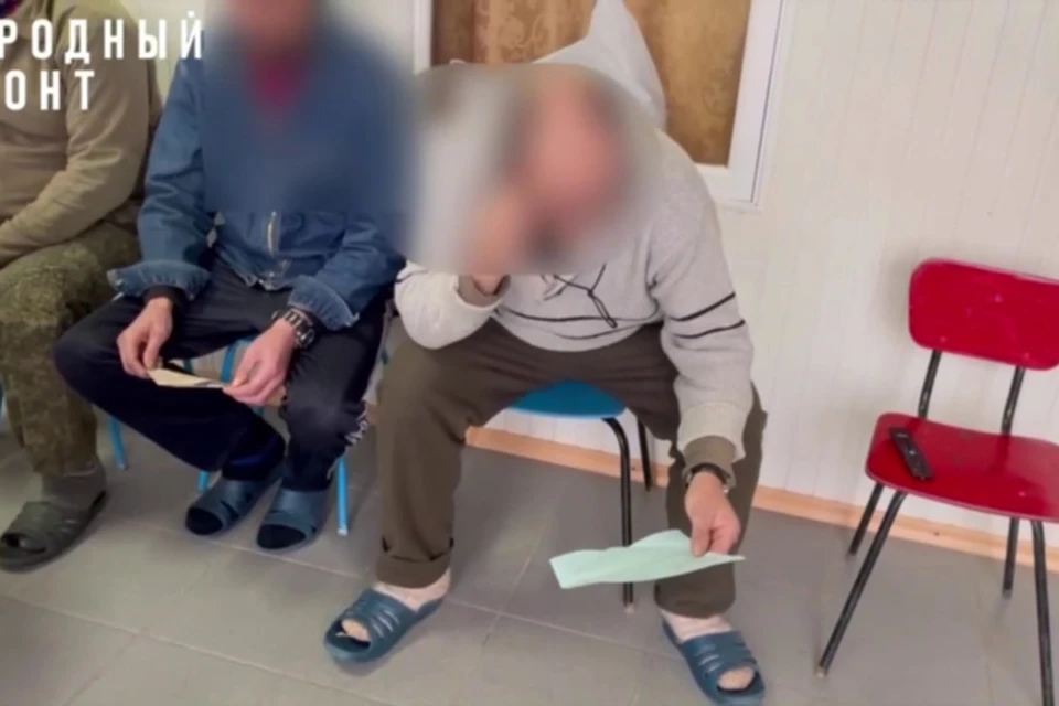 Херсонские школьники написали для российских военнослужащих письма со словами поддержки и искреннего уважения. ФОТО: Народный фонт Херсонской области