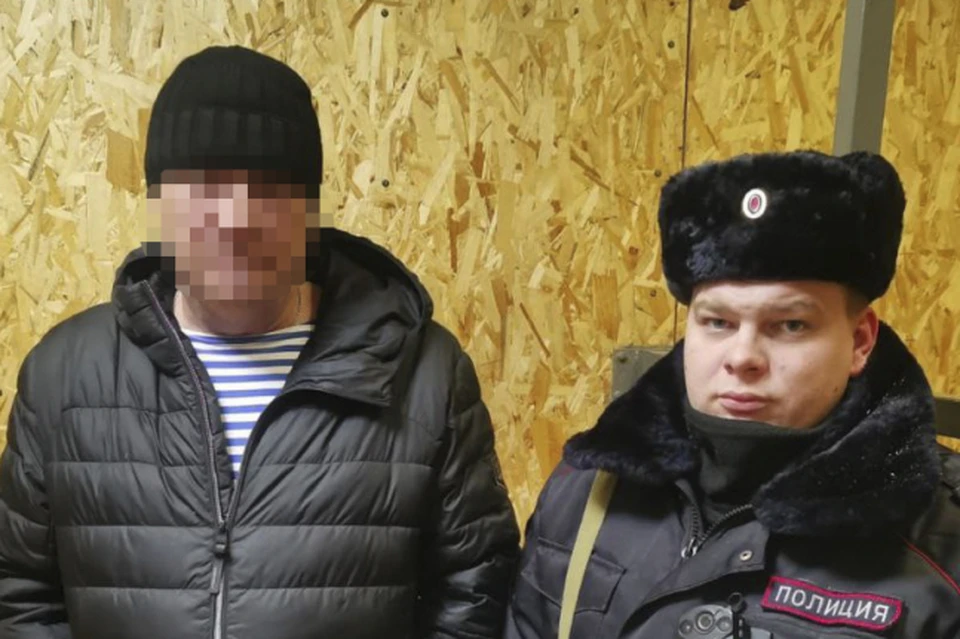 Рязанец врезался в припаркованное авто, топором разбил ему окно и скрылся.
