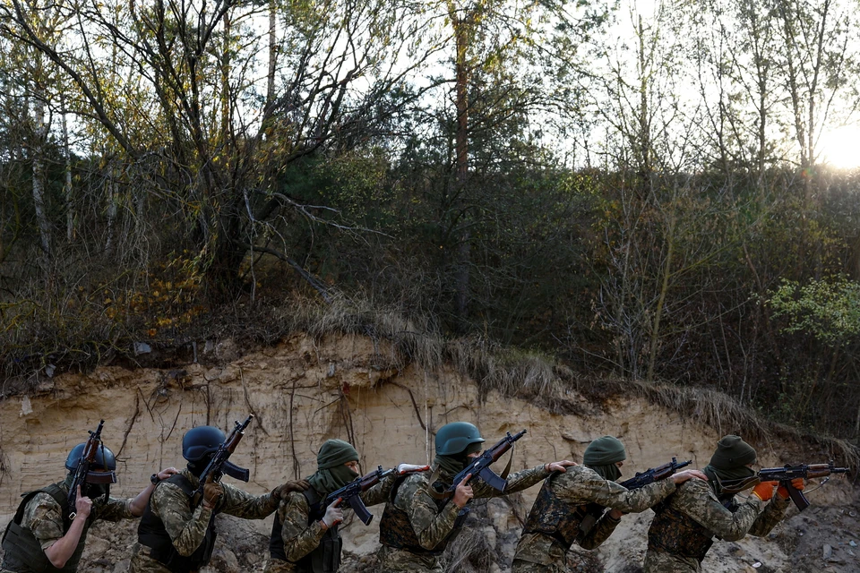 Украинский военный сдался в плен по совету своего брата - российского военнослужащего.