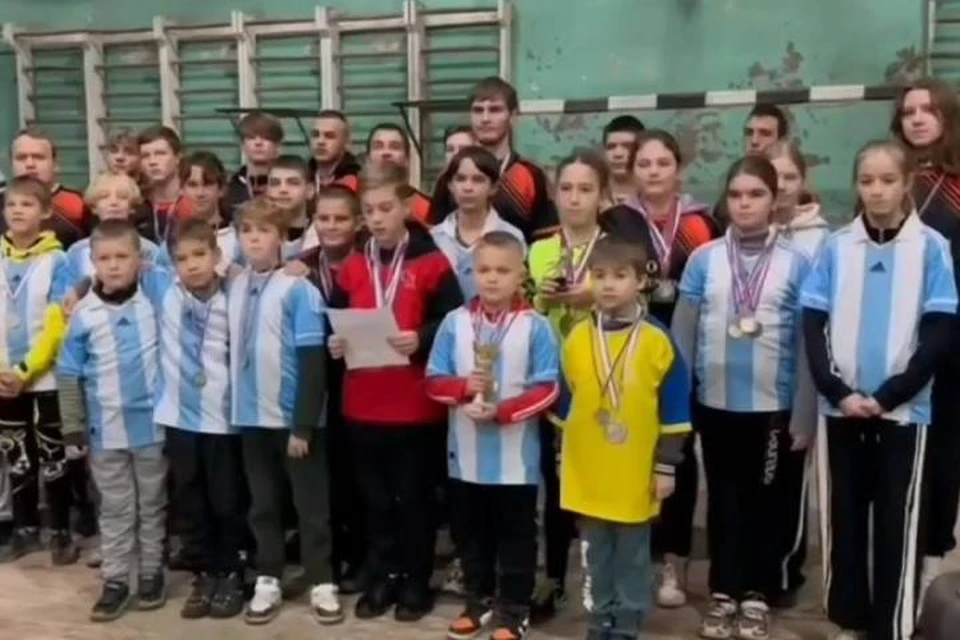 Детишки попросили президента помочь с ремонтом спортзала. Фото: "Итоги года с Владимиром Путиным"